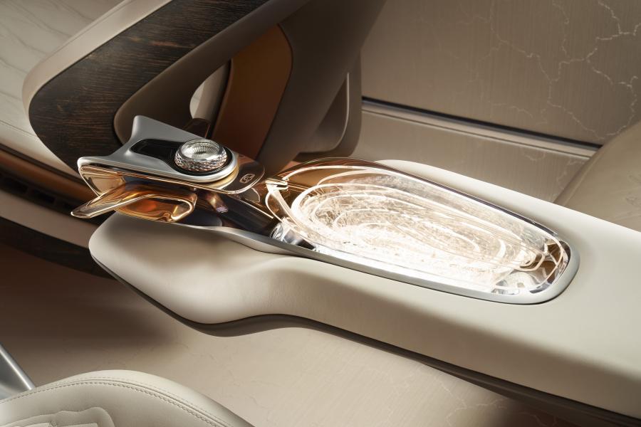 Детали интерьера Bentley EXP 100 GT 2019 года  (фото 13 из 32)